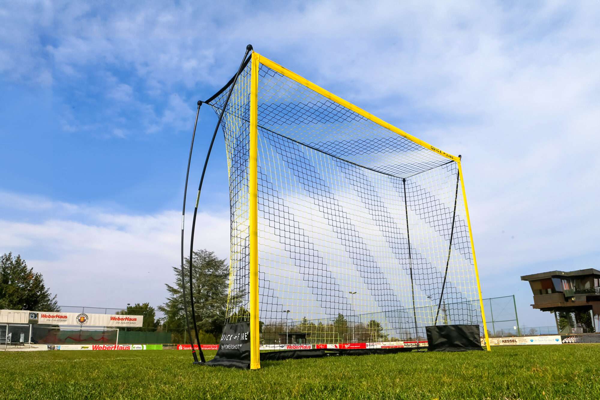 Image du produit : QuickFire Goal 6.5’ x 10’  (2x3m) FUTSAL- Self-weighted goal
