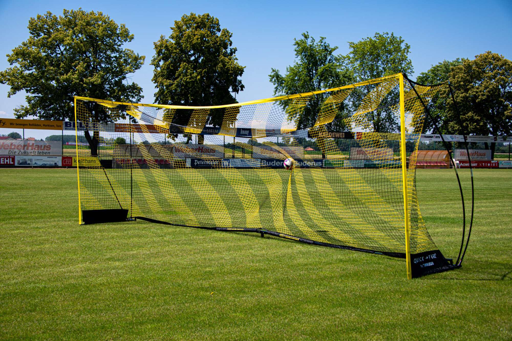 Image du produit : QuickFire Goal 8’ x 24’ - Full size - Self-weighted goal